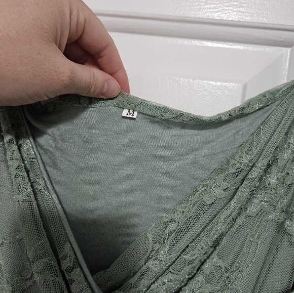 Sage green Maternity photoshoot dress - Picture 3 of 5